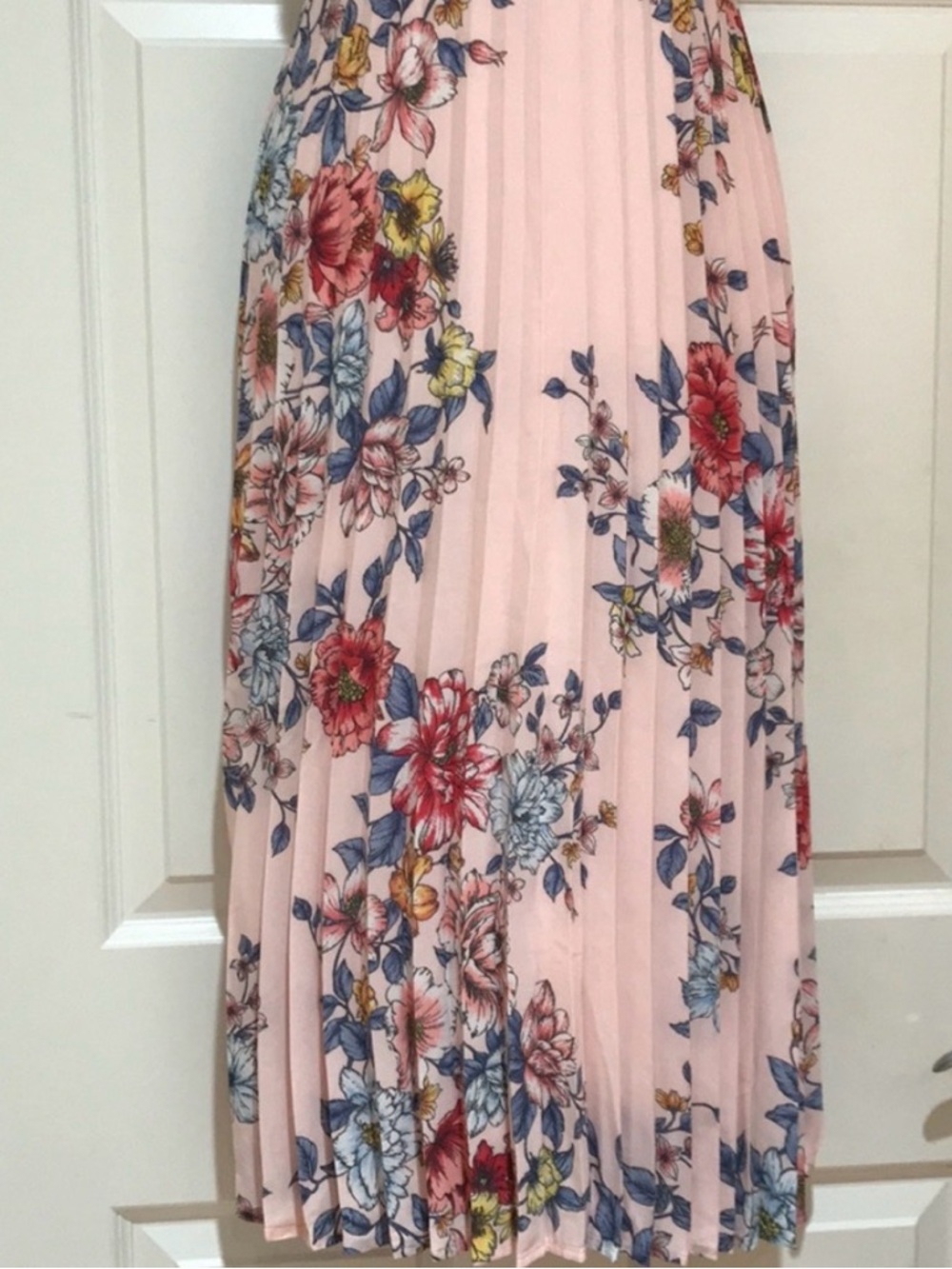 Pink Floral Maxi Dress with V-Neck - Picture 4 of 10